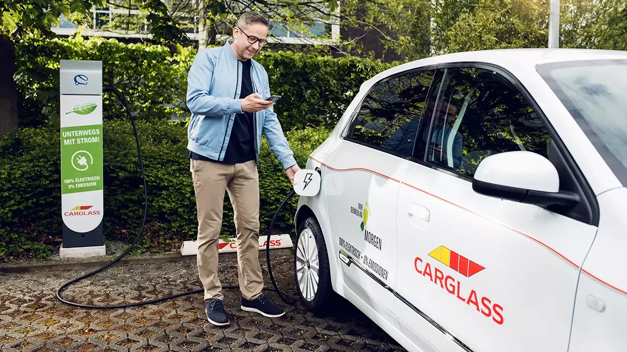 Kunde ladet Carglass E-Auto